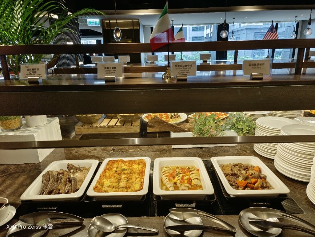 【板橋吃到飽】新板希爾頓悅市集，異國美食吃到飽❤️