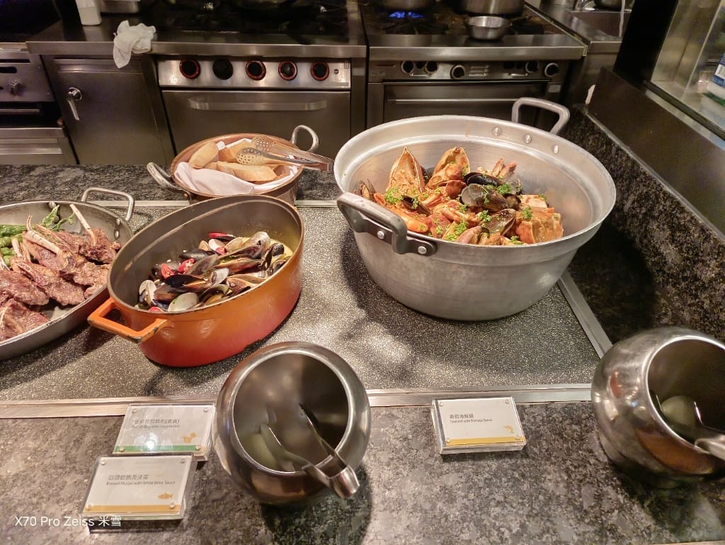 【台北吃到飽】十二廚台北喜來登大飯店26訪，平日午餐阿霞飯店美食吃到飽🍻