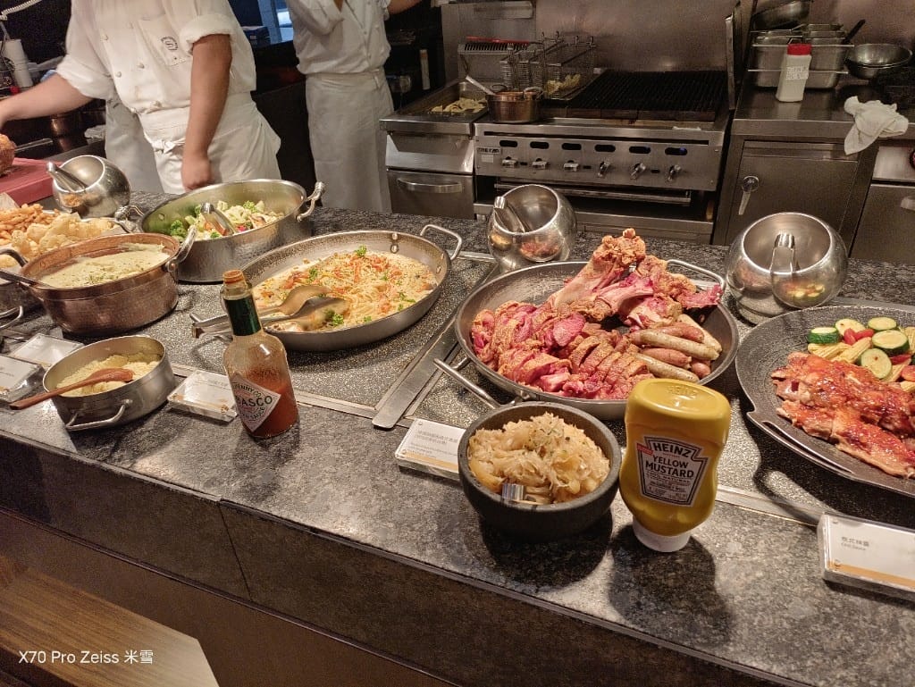 【台北吃到飽】十二廚台北喜來登大飯店26訪，平日午餐阿霞飯店美食吃到飽🍻