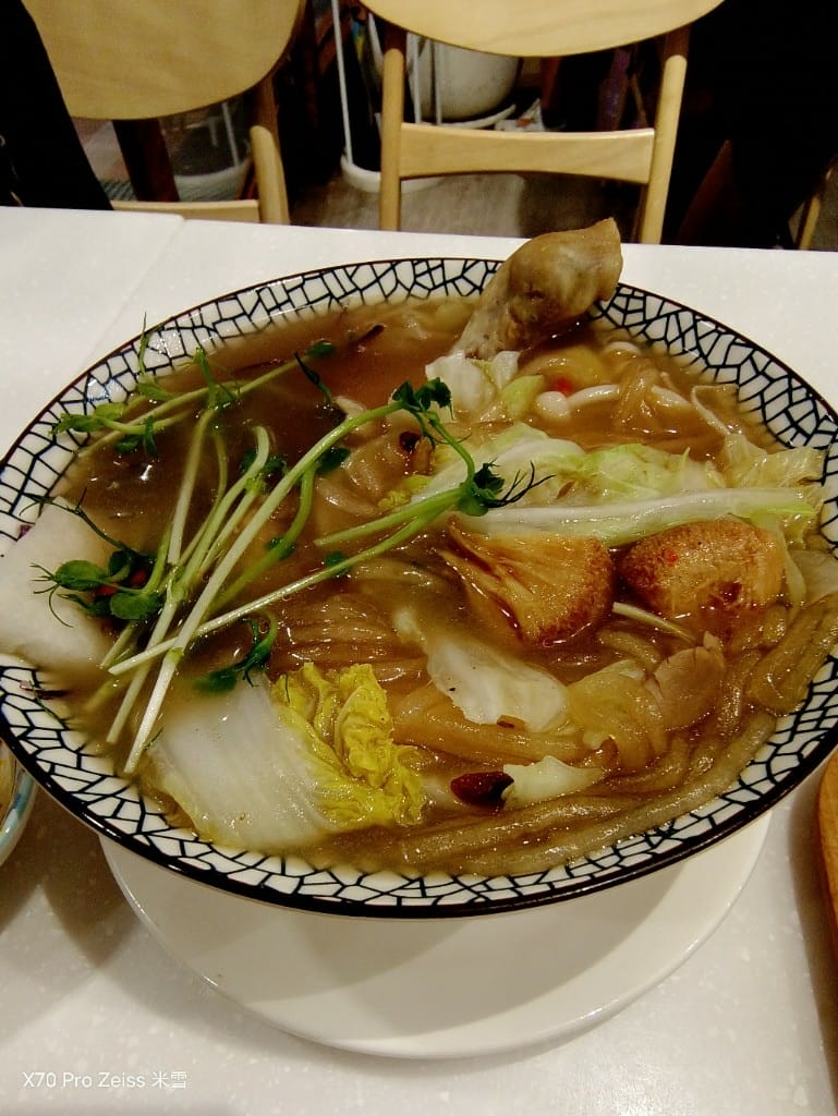【桃園火車站美食】彩湯食&芋叔叔芋頭球