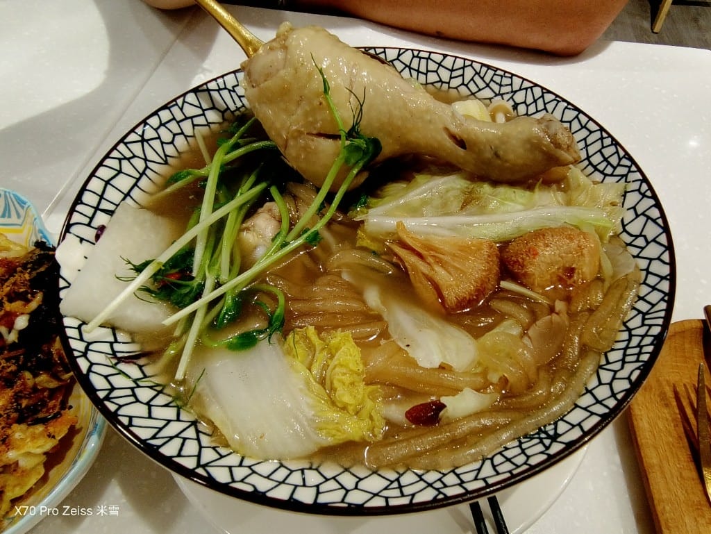【桃園火車站美食】彩湯食&芋叔叔芋頭球