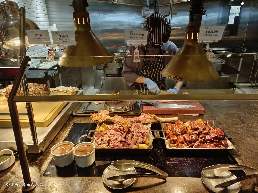 【板橋吃到飽】新板希爾頓悅市集，六月開始威靈頓牛排吃到飽❤️