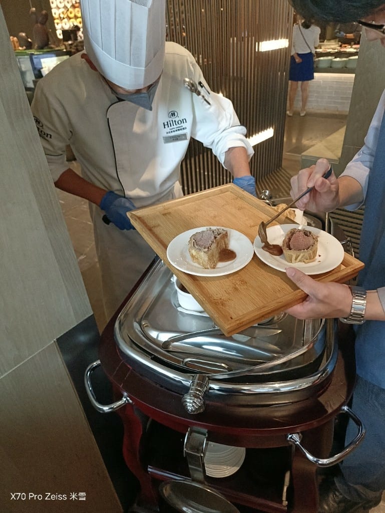【板橋吃到飽】新板希爾頓悅市集，六月開始威靈頓牛排吃到飽❤️