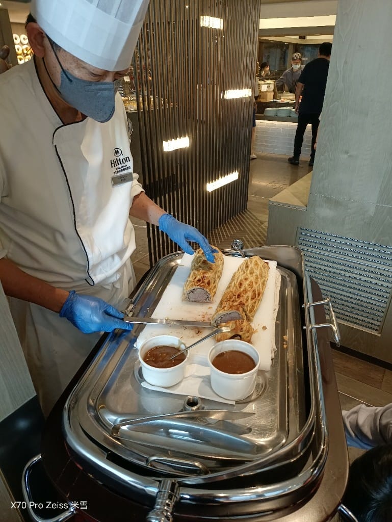 【板橋吃到飽】新板希爾頓悅市集，六月開始威靈頓牛排吃到飽❤️