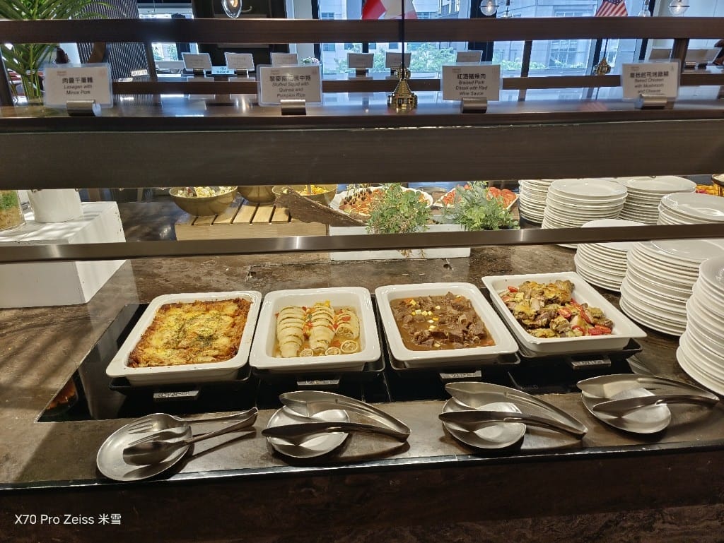 【板橋吃到飽】新板希爾頓悅市集，六月開始威靈頓牛排吃到飽❤️