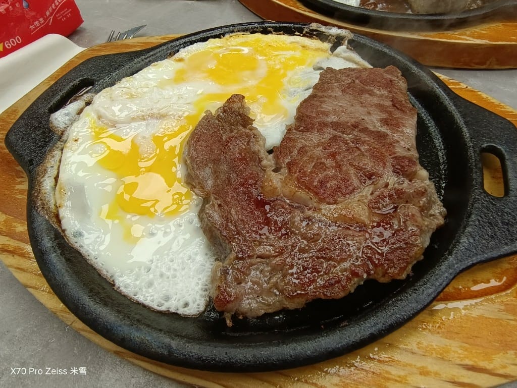 【新莊美食】樂陽牛排館，再訪不到$200的平價好吃牛排館，還有酥皮濃湯哦！