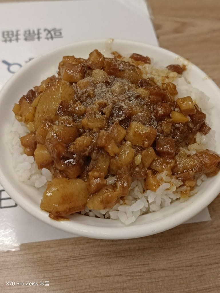 【新莊美食】大塊ㄟ魯肉飯，新莊夜市裡的美味滷肉飯❤️