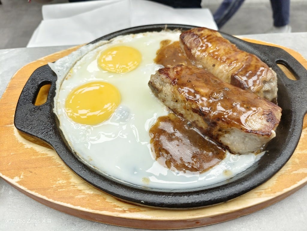 【新莊美食】樂陽牛排館，再訪不到$200的平價好吃牛排館，還有酥皮濃湯哦！