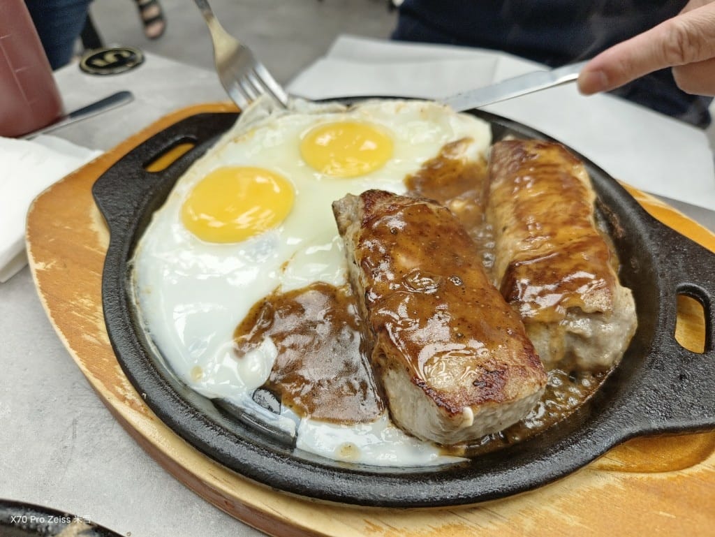 【新莊美食】樂陽牛排館，再訪不到$200的平價好吃牛排館，還有酥皮濃湯哦！