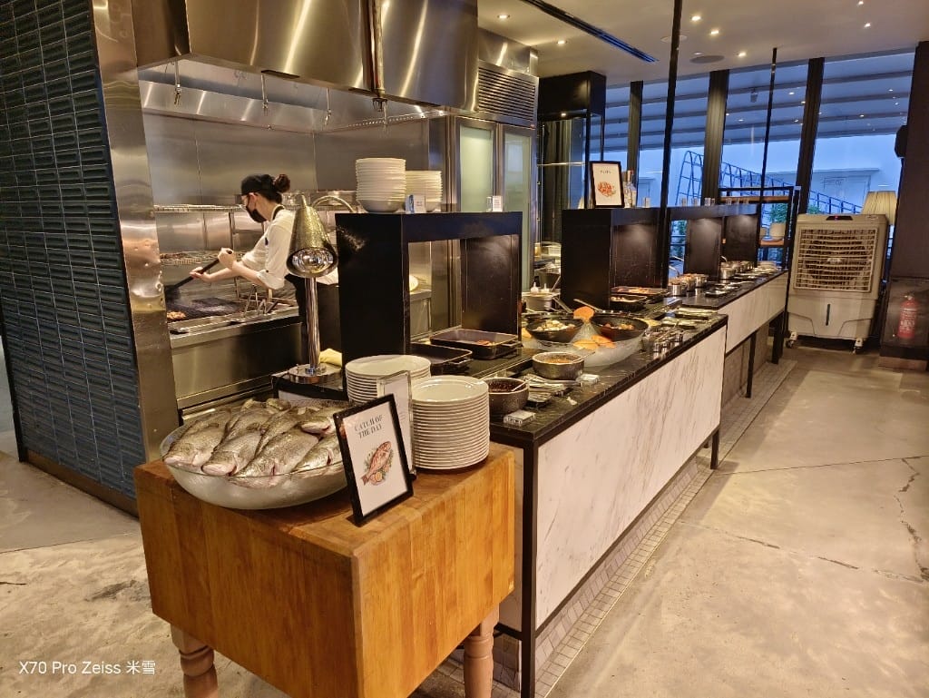 【新加坡美食】JW Marriott Hotel Singapore,Beach Road Kitchen 晚餐,buffet生蠔雪蟹腳吃到飽❤️ - 第12張圖 【新加坡美食】JW Marriott Hotel Singapore,Beach Road Kitchen 晚餐,buffet生蠔雪蟹腳吃到飽❤️