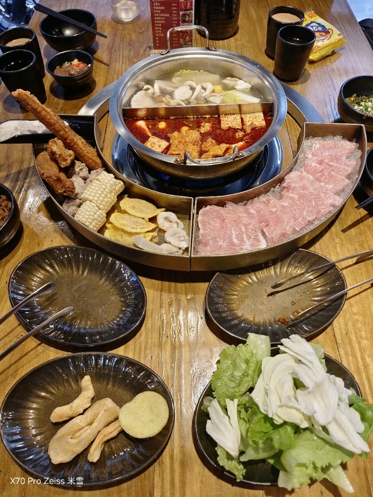 【新莊美食】米麻辣鴛鴦鍋，第一名燒肉新品牌，當日壽星送龍蝦耶！