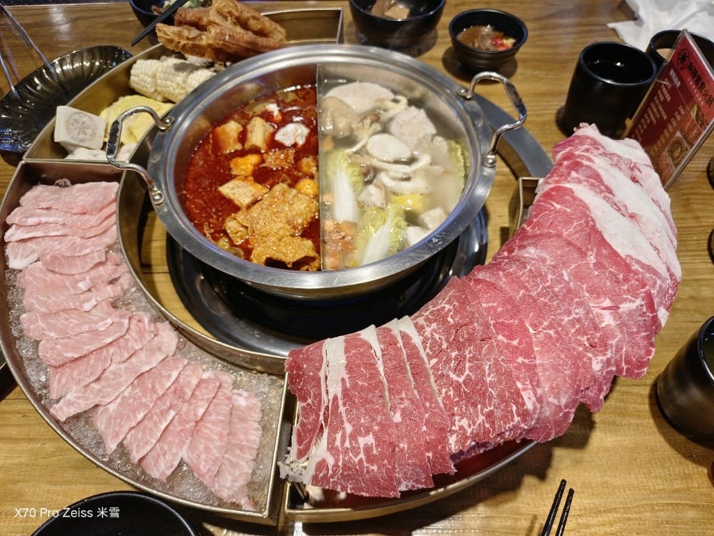 【新莊美食】米麻辣鴛鴦鍋，第一名燒肉新品牌，當日壽星送龍蝦耶！
