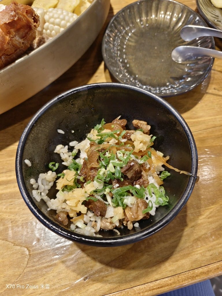 【新莊美食】米麻辣鴛鴦鍋，第一名燒肉新品牌，當日壽星送龍蝦耶！