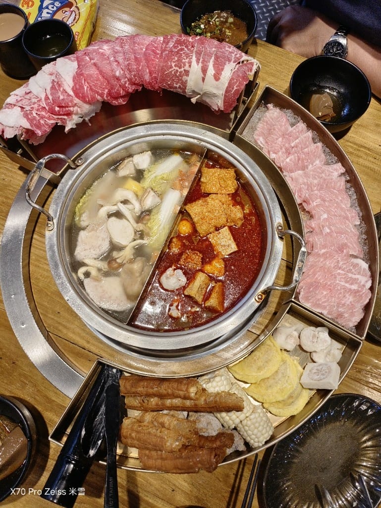 【新莊美食】米麻辣鴛鴦鍋，第一名燒肉新品牌，當日壽星送龍蝦耶！