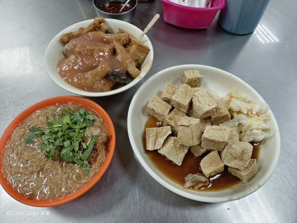 【新莊美食】中港蚵仔麵線,在地人念念不忘的麵線❤️ - 第4張圖 【新莊美食】中港蚵仔麵線,在地人念念不忘的麵線❤️