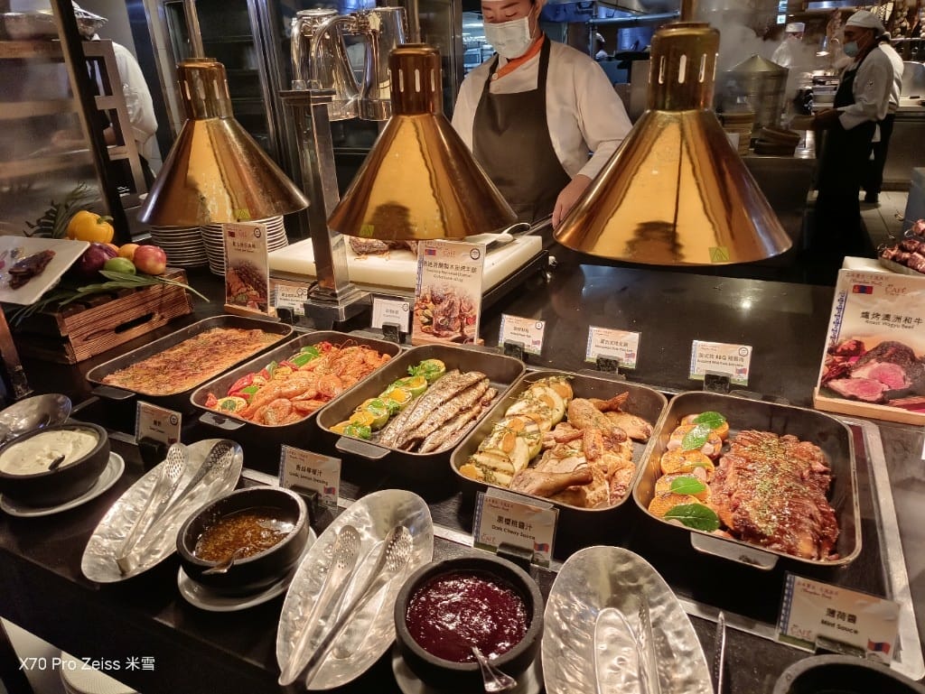 【台北吃到飽】香格里拉遠企CAFE12訪，蒙古大漠美食買一送一❤️