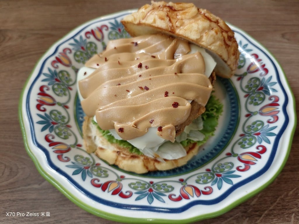 【板橋美食】蓋子美式餐廳，太美味的花生熔岩菠蘿漢堡❤️