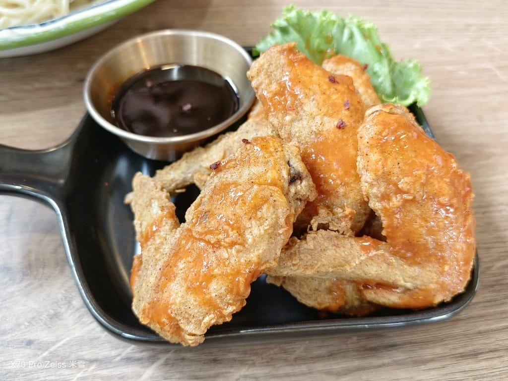 【板橋美食】蓋子美式餐廳，太美味的花生熔岩菠蘿漢堡❤️