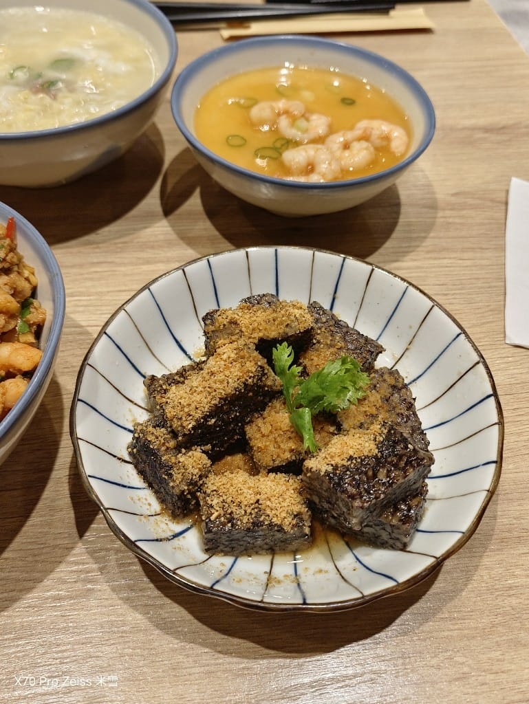 【新莊美食】忠青商行新莊宏匯店，再訪有著台北第一好吃的蝦仁飯❤️