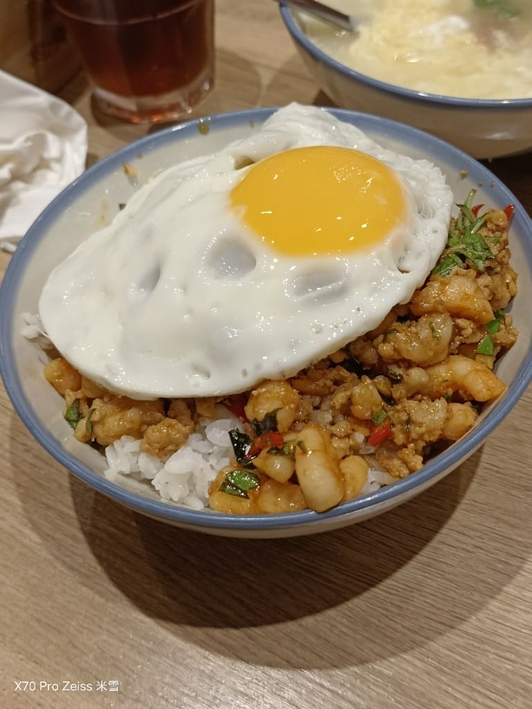 【新莊美食】忠青商行新莊宏匯店，再訪有著台北第一好吃的蝦仁飯❤️