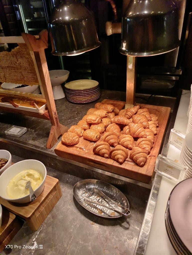 【台北美食】台北君悅酒店凱菲屋Café早餐 VS 嘉賓軒早餐