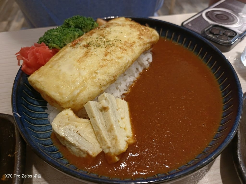 【新莊美食】喜歡咖哩-炸物本舖，有好吃炸物的咖哩店🍻