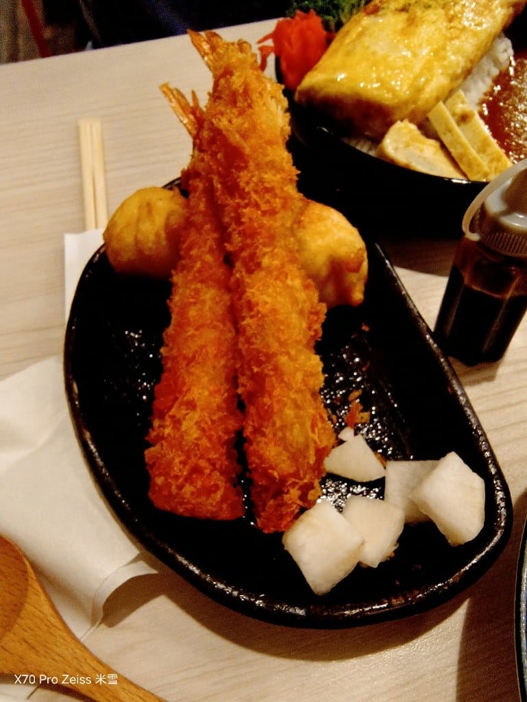 【新莊美食】喜歡咖哩-炸物本舖，有好吃炸物的咖哩店🍻