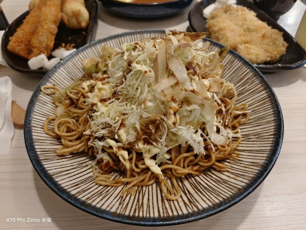 【新莊美食】喜歡咖哩-炸物本舖，有好吃炸物的咖哩店🍻