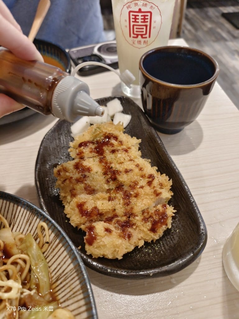 【新莊美食】喜歡咖哩-炸物本舖，有好吃炸物的咖哩店🍻