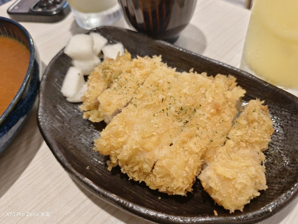 【新莊美食】喜歡咖哩-炸物本舖，有好吃炸物的咖哩店🍻