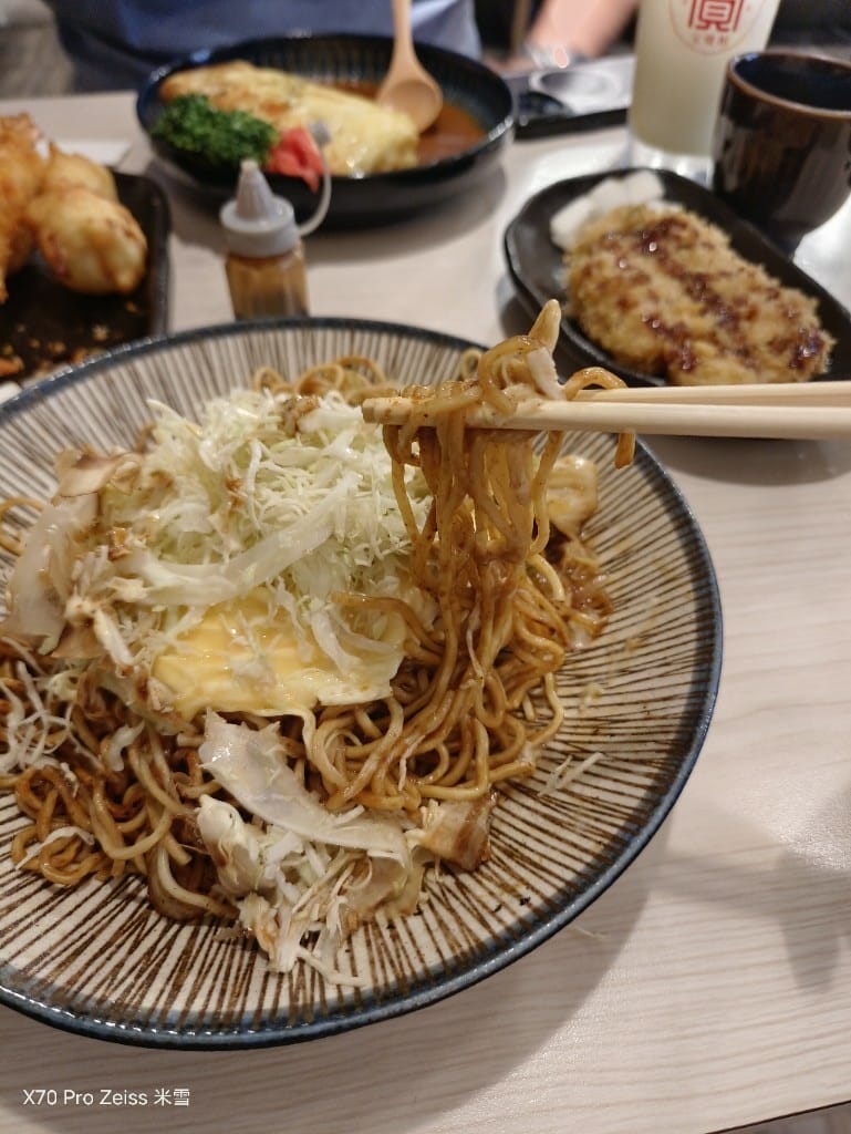 【新莊美食】喜歡咖哩-炸物本舖，有好吃炸物的咖哩店🍻