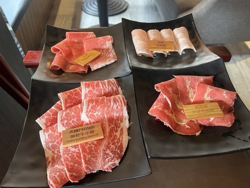 【台北吃到飽】石撈麻辣鴛鴦鍋，可能是台北最肥美的牛小排吃到飽❤️