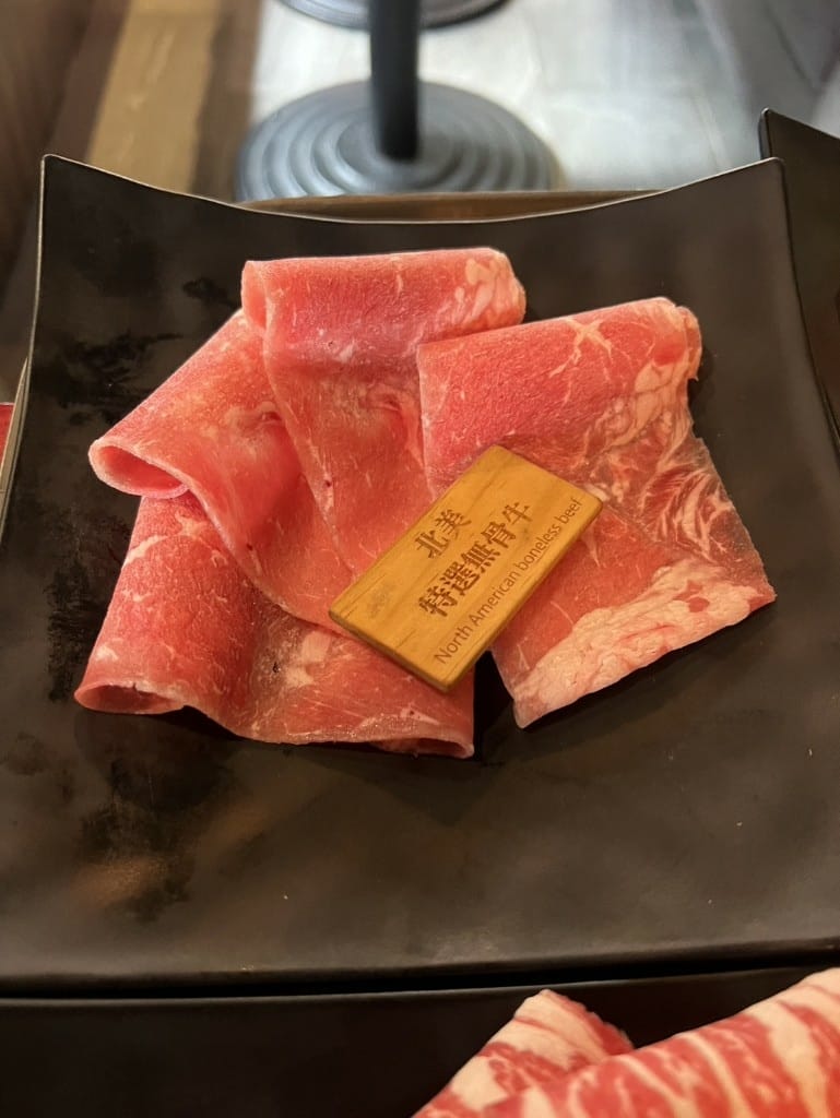 【台北吃到飽】石撈麻辣鴛鴦鍋，可能是台北最肥美的牛小排吃到飽❤️
