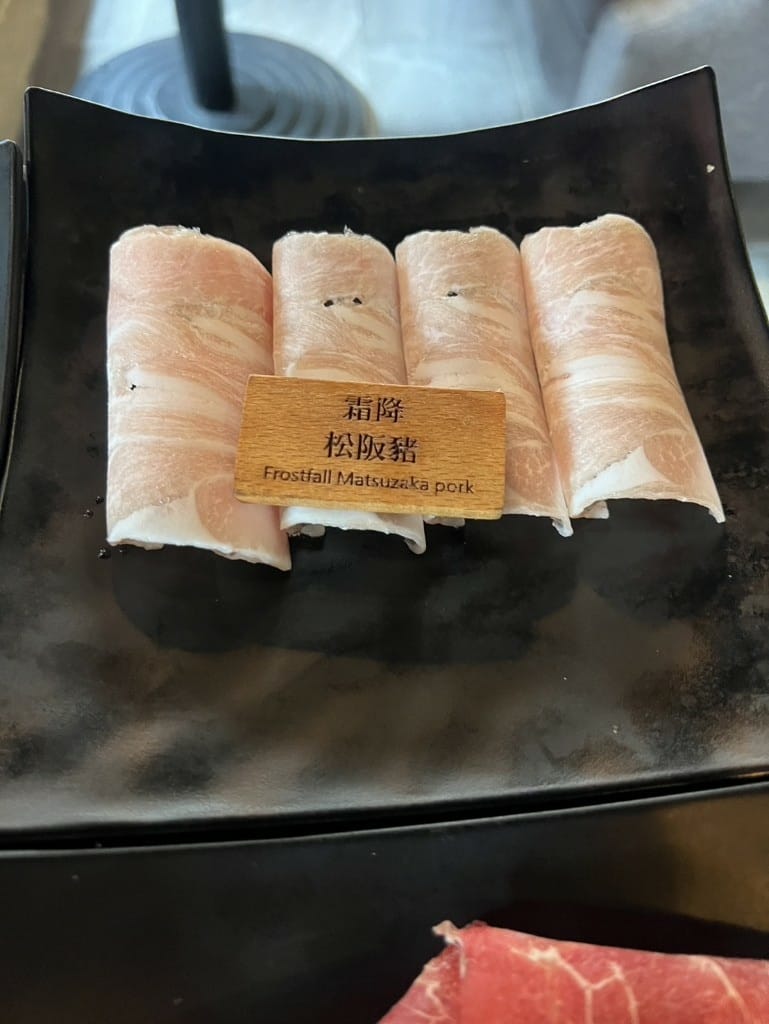 【台北吃到飽】石撈麻辣鴛鴦鍋，可能是台北最肥美的牛小排吃到飽❤️