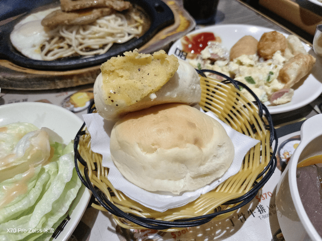【新莊美食】傳品平價牛排民安店，只要$230就有牛排+自助吧吃到飽❤️