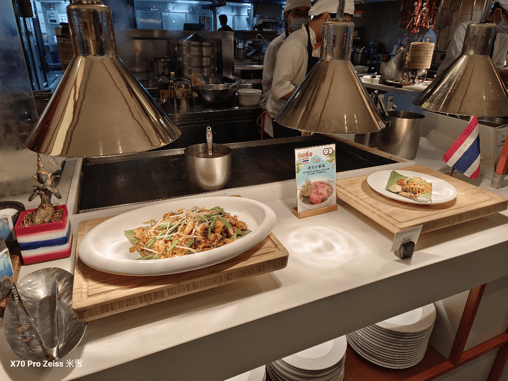 【台北吃到飽】香格里拉遠企CAFE13訪，泰饗曼谷美食買一送一❤️