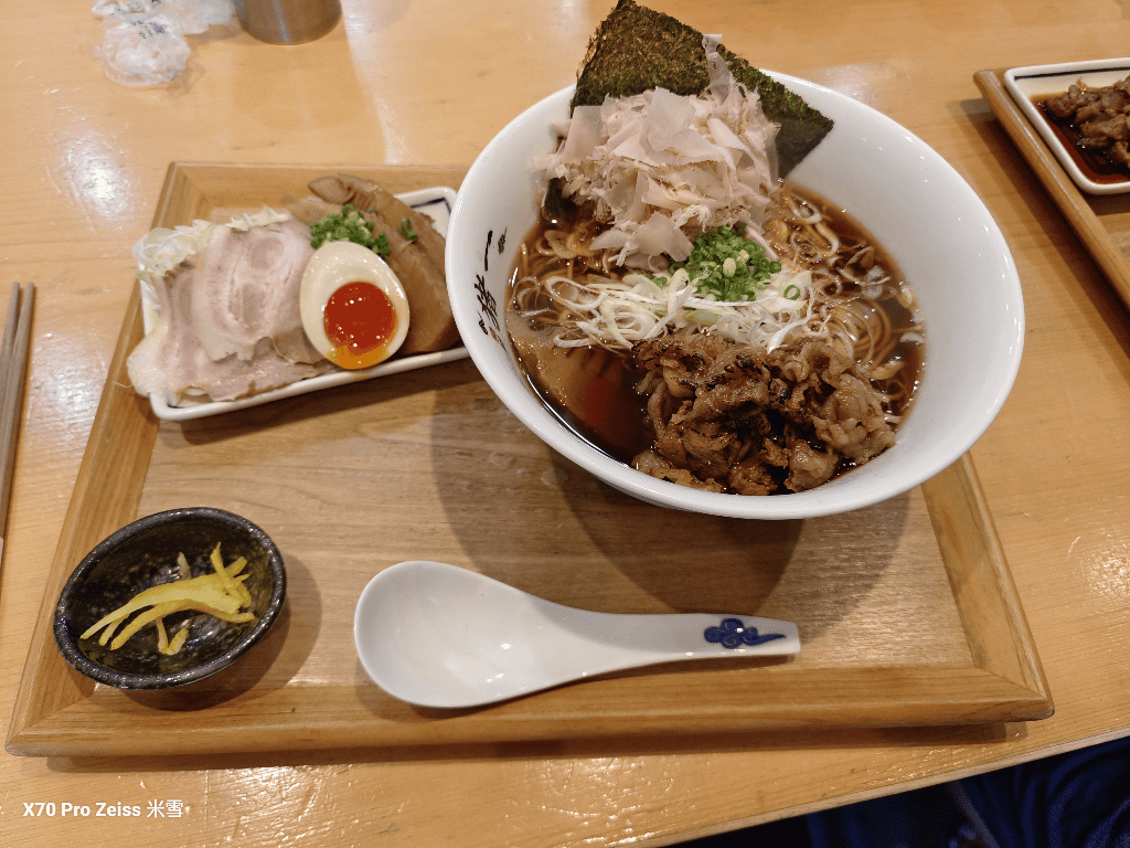 【日本京都美食】麵屋豬一,連續榮獲米其林必比登推薦的魚介系拉麵開箱😸 - 第11張圖 【日本京都美食】麵屋豬一,連續榮獲米其林必比登推薦的魚介系拉麵開箱😸