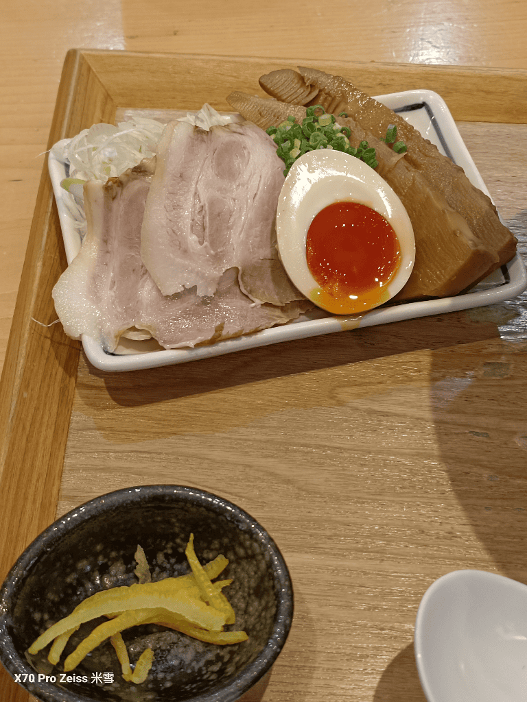 【日本京都美食】麵屋豬一,連續榮獲米其林必比登推薦的魚介系拉麵開箱😸 - 第14張圖 【日本京都美食】麵屋豬一,連續榮獲米其林必比登推薦的魚介系拉麵開箱😸