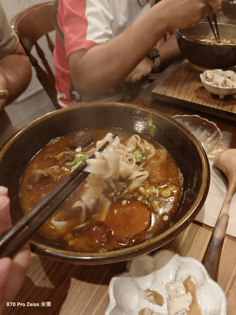 【三重美食】門前隱味牛肉麵三重空軍一村店,全台最難訂的牛肉麵開箱😎 - 第19張圖 【三重美食】門前隱味牛肉麵三重空軍一村店,全台最難訂的牛肉麵開箱😎
