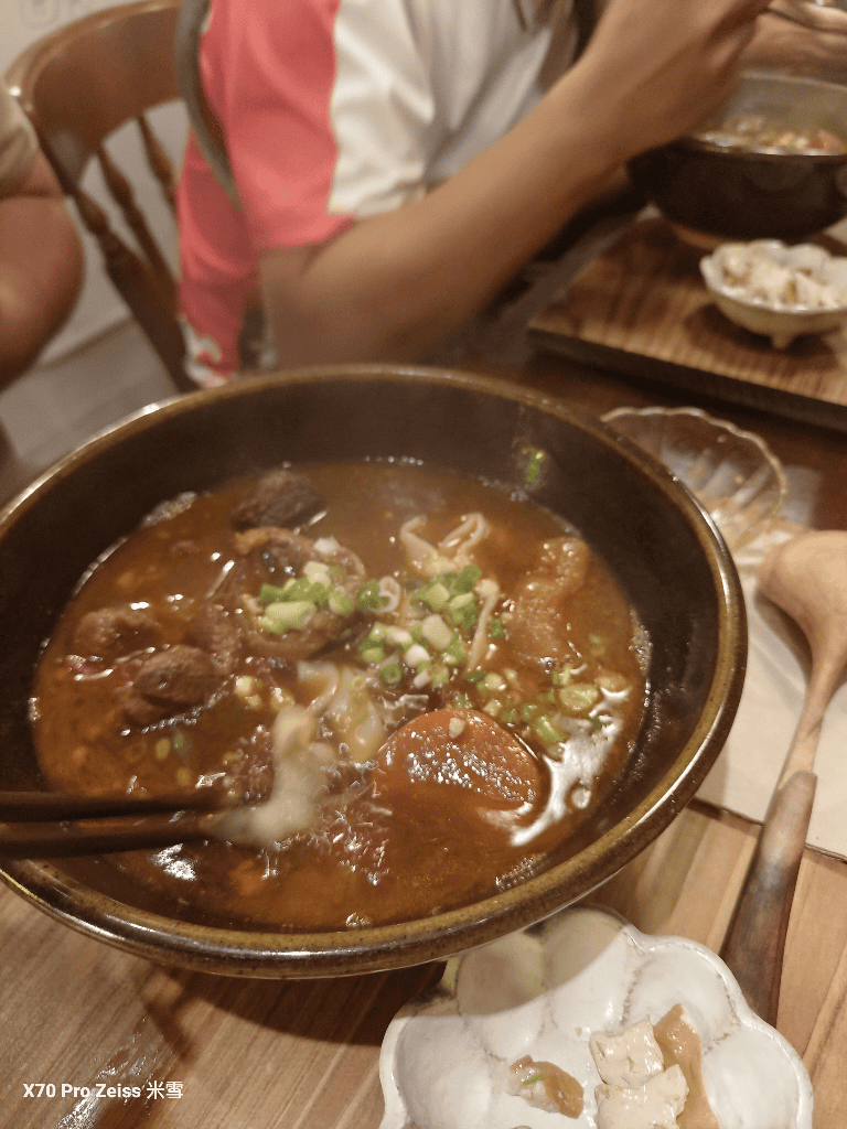 【三重美食】門前隱味牛肉麵三重空軍一村店,全台最難訂的牛肉麵開箱😎 - 第23張圖 【三重美食】門前隱味牛肉麵三重空軍一村店,全台最難訂的牛肉麵開箱😎