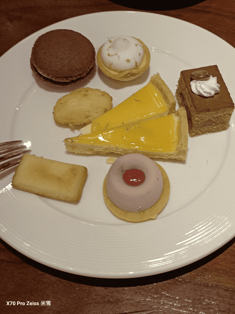 【台北吃到飽】台北君悅酒店凱菲屋Café，海陸大餐新主題開箱！