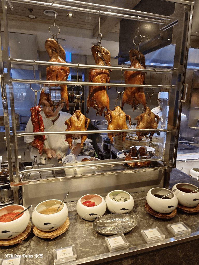 【台北吃到飽】台北君悅酒店凱菲屋Café，海陸大餐新主題開箱！