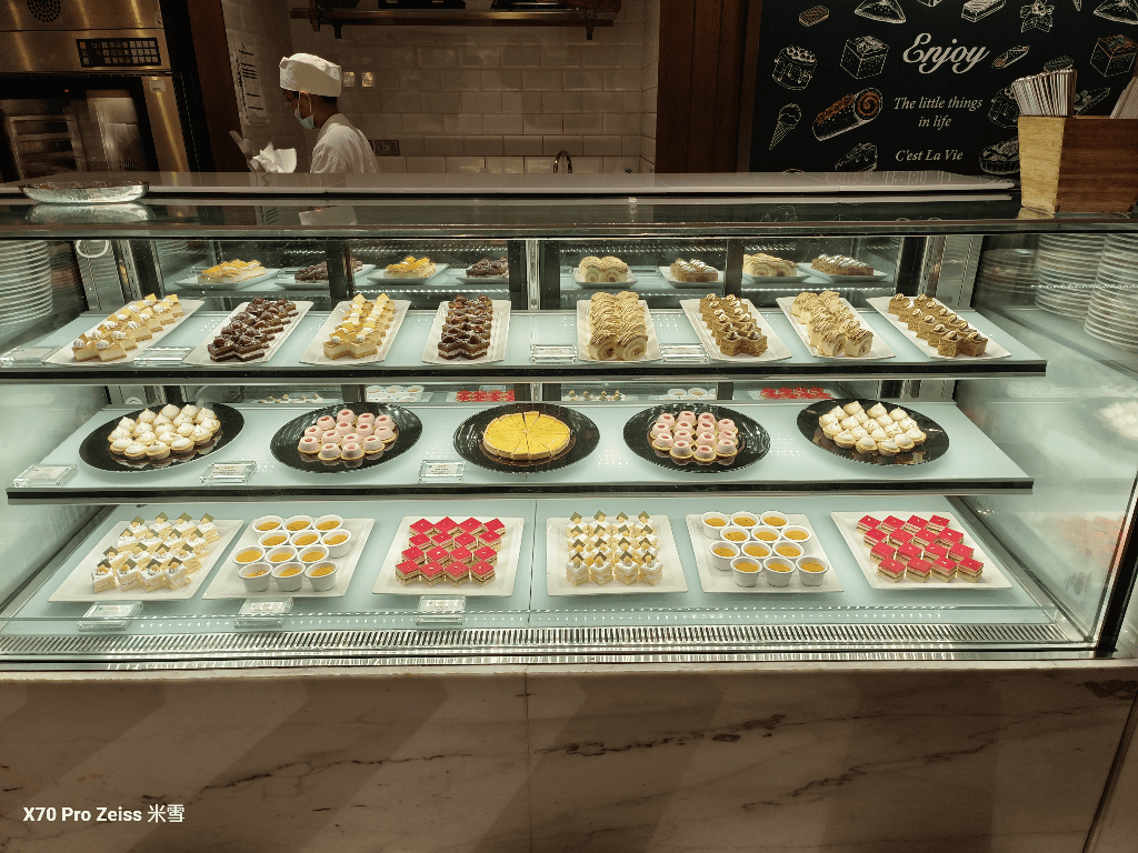 【台北吃到飽】台北君悅酒店凱菲屋Café，海陸大餐新主題開箱！