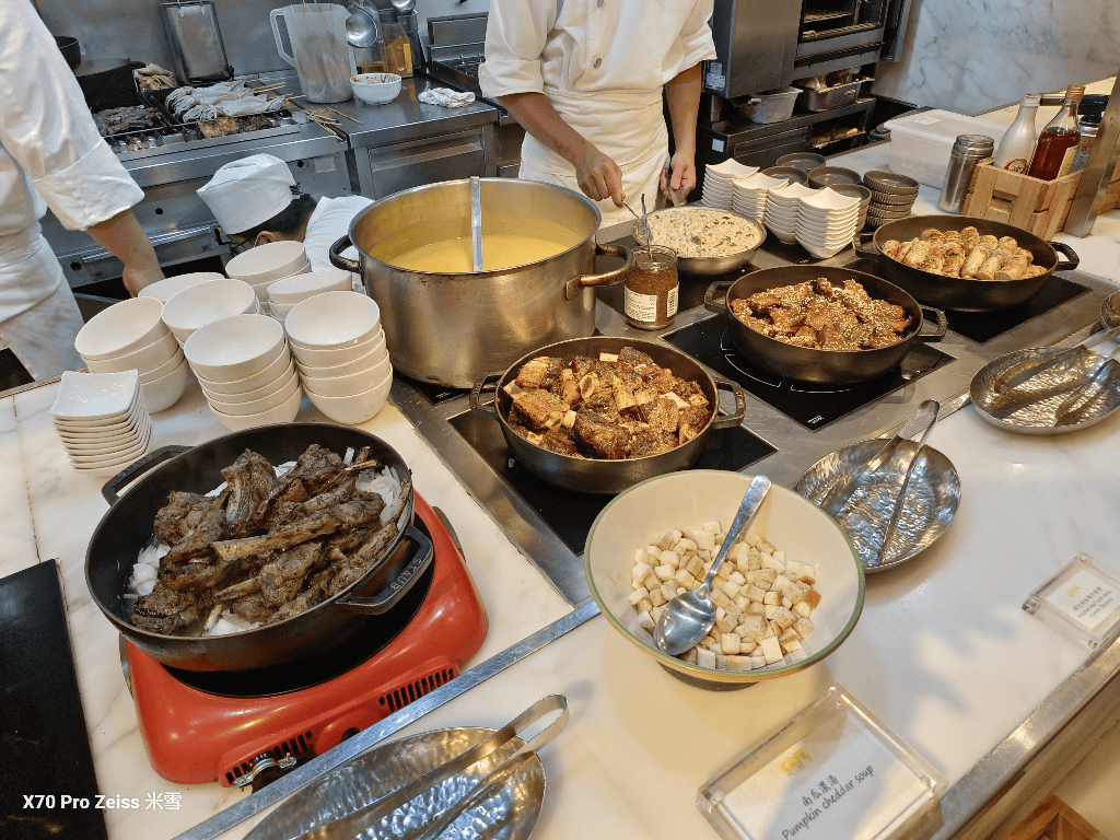 【台北吃到飽】台北君悅酒店凱菲屋Café，海陸大餐新主題開箱！
