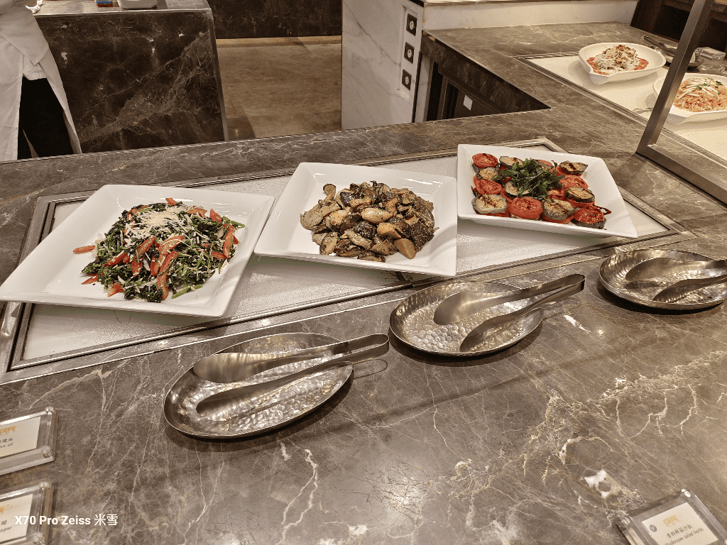【台北吃到飽】台北君悅酒店凱菲屋Café，海陸大餐新主題開箱！