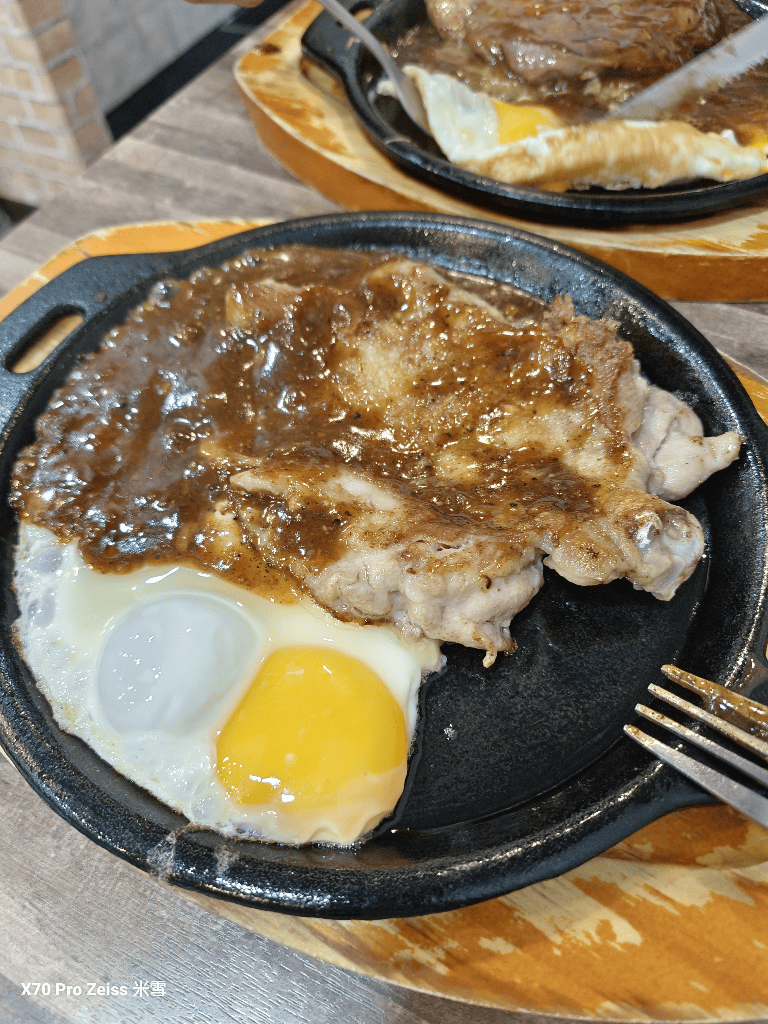 【新莊美食】Do厚牛排館，排餐就送酥皮濃湯！！