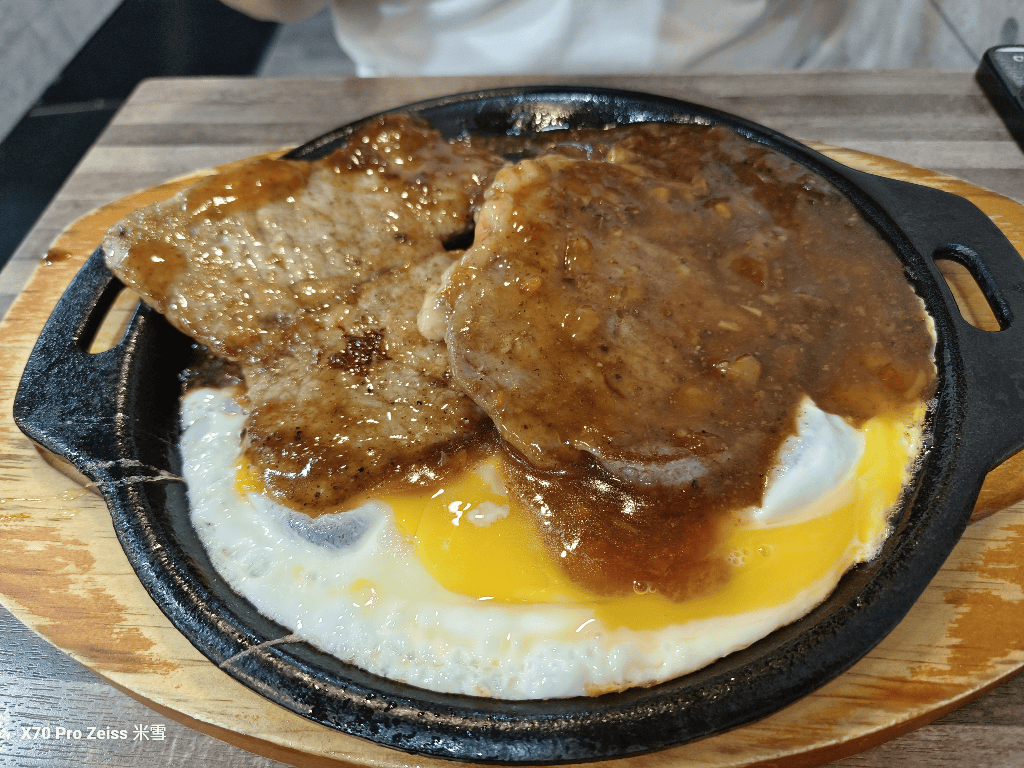 【新莊美食】Do厚牛排館，排餐就送酥皮濃湯！！
