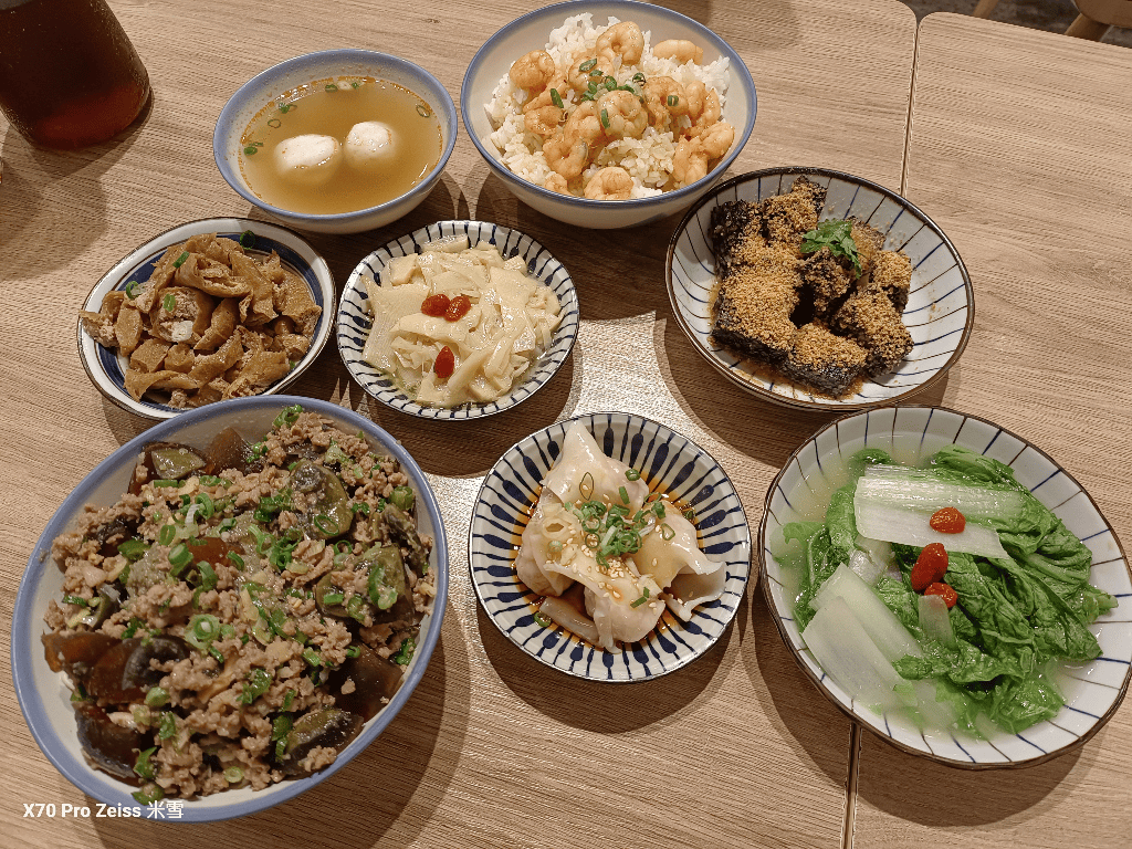 【新莊美食】壽星優惠吃起來，忠青商行新莊宏匯店、大師兄、星巴客