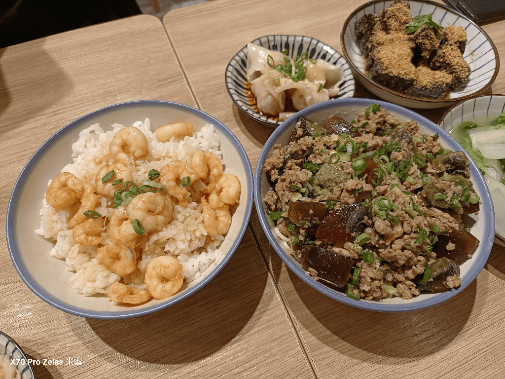 【新莊美食】壽星優惠吃起來，忠青商行新莊宏匯店、大師兄、星巴客