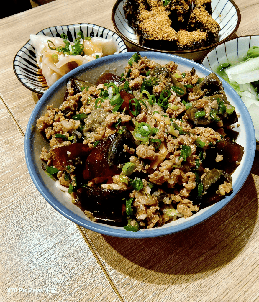 【新莊美食】壽星優惠吃起來，忠青商行新莊宏匯店、大師兄、星巴客